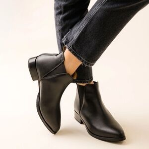 Nisolo Black Leather Chelsea Booties
